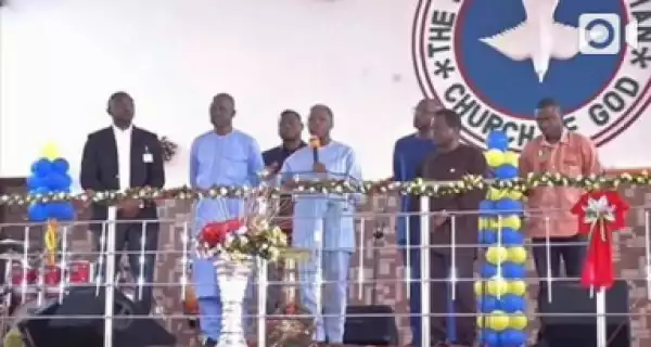 VP Osinbajo Emotional As He Attends A Thanksgiving Service After Helicopter Crash